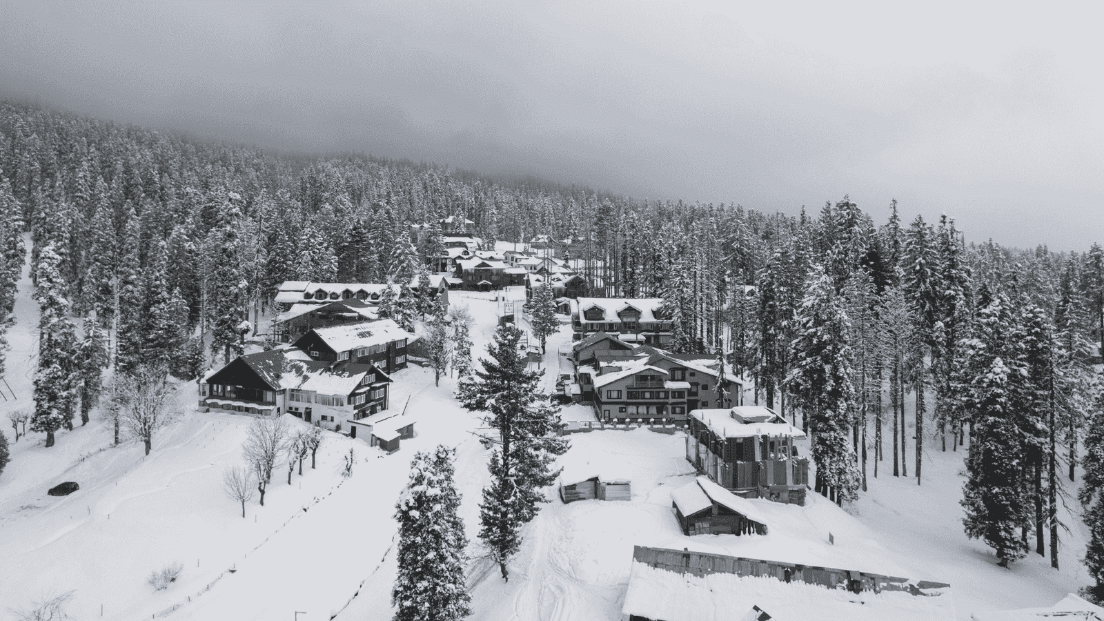 A Calm Winter Window in Kashmir, With Cold Nights and Clear Days